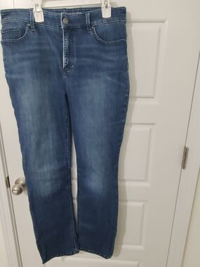 Ladies Pre-owned Chico's So Lifting Straight Leg Jean Size 0.5R